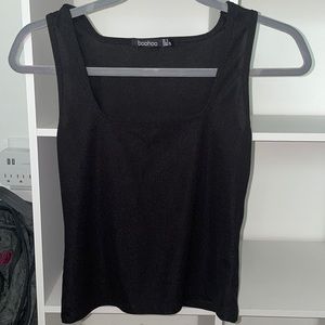 Cropped black tank